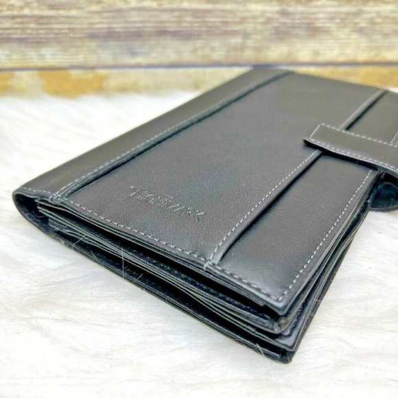 Leed's Bags Leeds Highmark Black Genuine Leather Travel Wallet